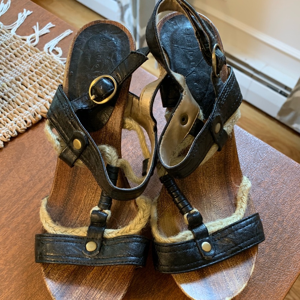 Black & tan heels size 6